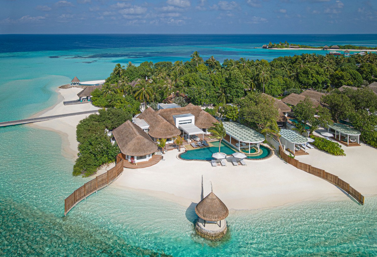 Familienurlaub auf den Malediven: Four Seasons Kuda Huraa Beach Villa von oben - Bild von Ken Seet