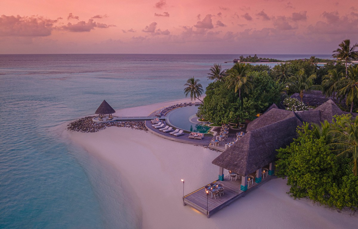 Familienurlaub auf den Malediven: Four Seasons Kuda Huraa kleiner Pool und Reef Club - Bild von Ken Seet
