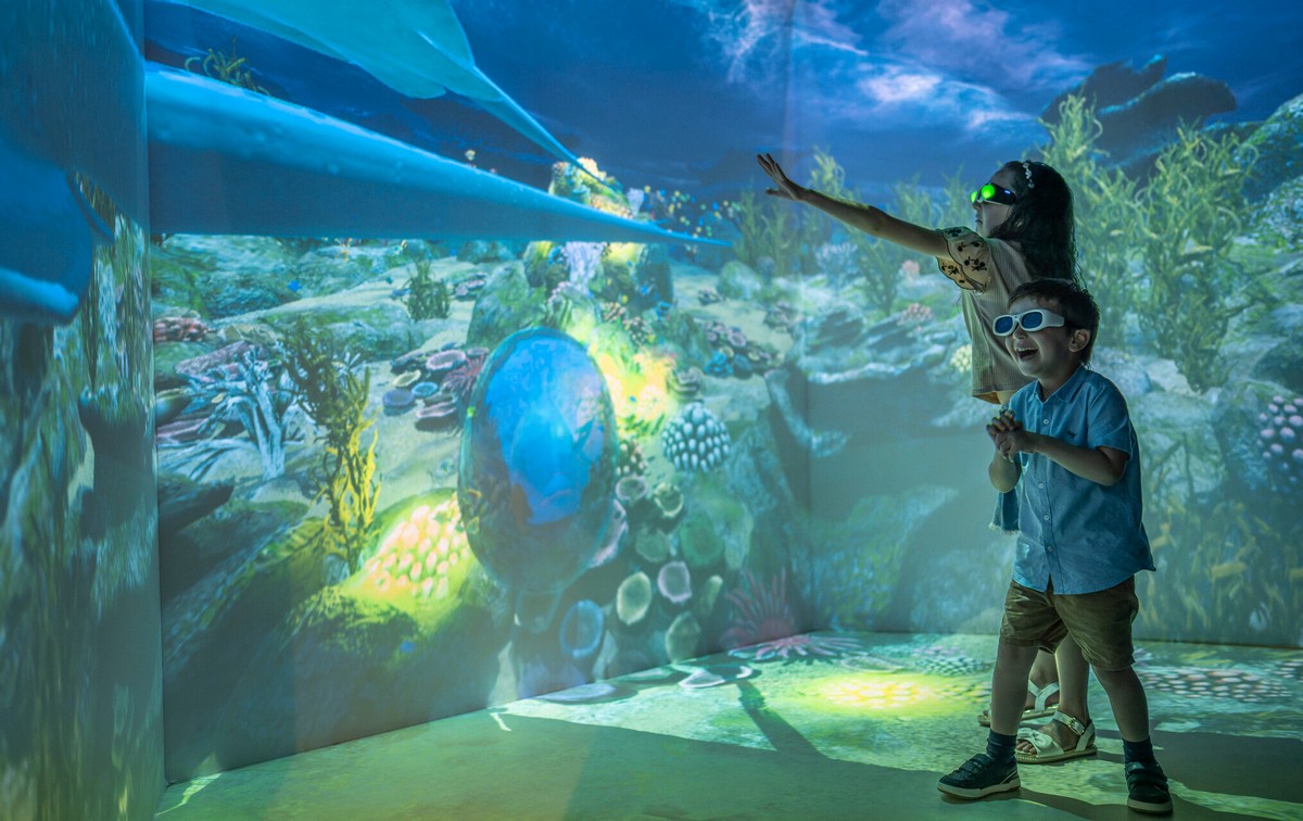Familienurlaub Malediven: Four Seasons Landaa Giraavaru Hologram Room mit Kindern © Four Seasons